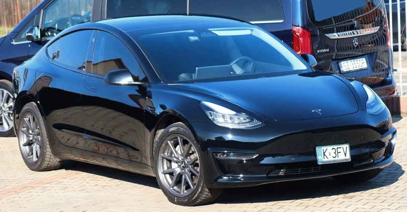 Tesla Model 3 cena 122000 przebieg: 30000, rok produkcji 2019 z Wieleń małe 704